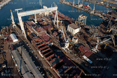 Stocznia Gdynia z lotu ptaka. 02.04.2009 fot. Kacper...