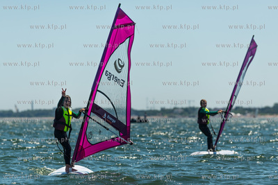 Plaza w Sopocie, przy Sopockim Klubie Zeglarskim. Briefing...