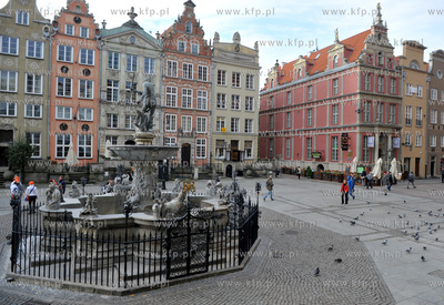 Gdansk. rog Dlugiego Targu i ul. Lawniczej. Nz. po...
