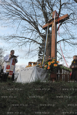 Poswiecenie nowego krzyza i nabozenstwo majowe we wsi...