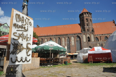 Gdansk. Plac miedzy ul. Szeroka i Swietojanska na ktorym...