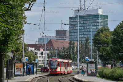 Tramwaj Düwag N8C na al. Zwycięstwa w Gdańsku. W...