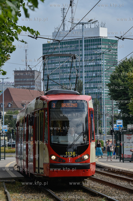 Tramwaj Düwag N8C na al. Zwycięstwa w Gdańsku. 11.07.2018...