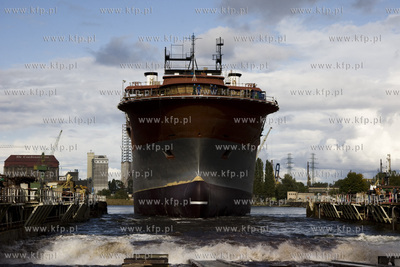 Stocznia Gdansk. Pochylnia B1 wodowanie kolejnego statku...