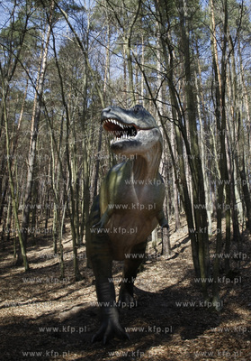 Gdansk. Nowo otwarty park dinozaurow w oliwskim zoo....