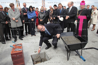 Gdansk. Ul. Zaglowa. Uroczystosc wmurowania bursztynowego...