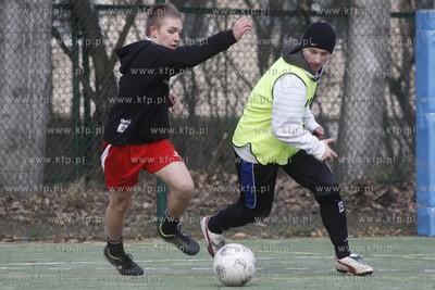 Gdansk Zaspa. Pilkarski turniej dzikich druzyn Do przerwy...