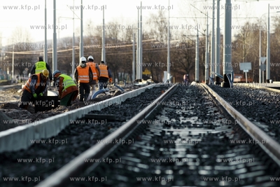 Gdansk. Remont torowiska wzdluż brzeznianskiego odcinka...