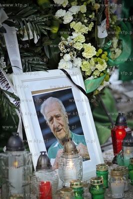 Cmentarz garnizonowy w Gdansku. Pogrzeb pilkarza i...