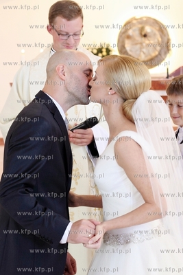 Slub Agnieszki Dabkowskiej i Wojtka Figurskiego w kosciele...