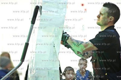 Galeria Przymorze. Pokaz rzeźbienia w lodzie połączony...