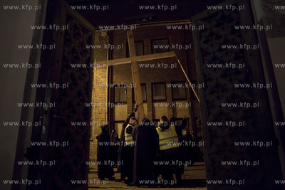 Gdańsk. Misterium Nocne. Uczestnicy misterium przy...