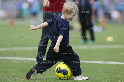Gdansk Zaspa. Pilkarski turniej dzikich druzyn Do przerwy...