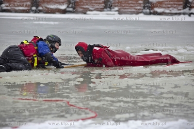 Wspólne ćwiczenia lodowe jednostek Komendy Miejskiej...