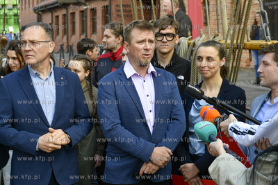 Konferencja na żaglowcu Generał Zaruski podczas której...