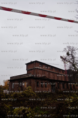 Kolejne budynki Stoczni Gdanskiej do wyburzenia .Tym...