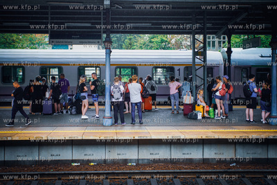 Sopot, dworzec PKP. Wakacyjne podróże pociągiem....