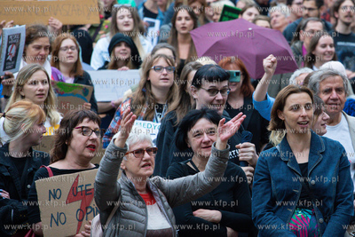 Gdańsk, okolice Dworu Artusa. Ani Jednej Więcej!...