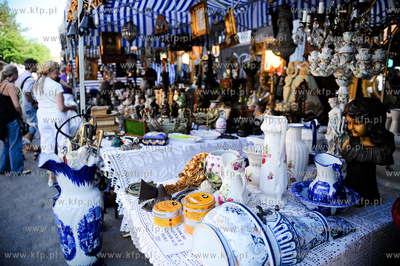 Gdansk. Pchli targ na Jarmarku Dominikanskim na ul....