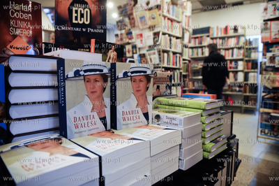 Gdansk. Ksiegarnia Muza. Autobiografia Danuty Walesy...