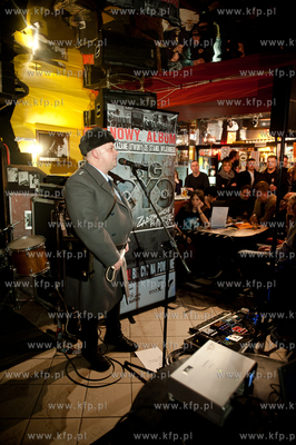 Gdansk. Gazeta Rock Cafe. Zadzwoncie po milicje! przedpremierowy...