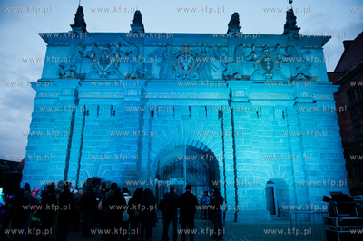 Gdansk. Oswietlona na niebiesko Brama Wyzyna. Okazja...