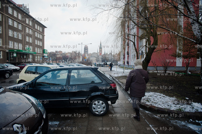 Gdansk. Zle zaparkowany, blokujacy przejscie pieszym...