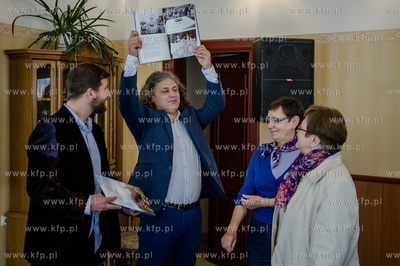 Restauracja Gryf w Zukowie. Promocja albumu Zukowo.
Nz...