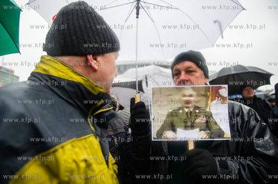 Gdansk. Plac Solidarnosci. Wiec dla obrony demokracji...