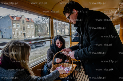 Gdansk. Dzien kobiet w zabytkowym tramwaju 105 N z...