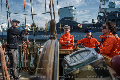 Gdynia. Basen Prezydenta. Uczestnicy Onko-Rejsu wyruszaja...