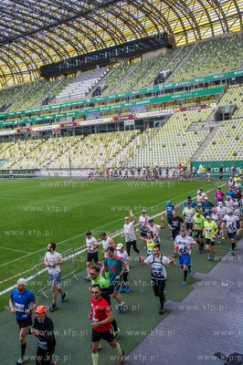Zawodnicy na trasie II PZU Gdansk Maraton. 
15.05.2016
fot....