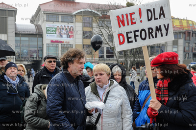 Plac Przyjaciół SopotuHappening pt. Nie róbcie nas...