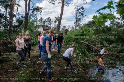 Rytel k. Chojnic. Skutki nawałnicy, która z piątku...
