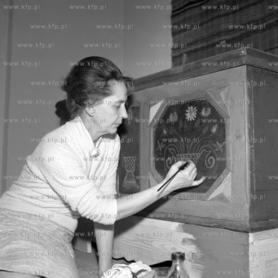 Przygotowania do wystawy etnograficznej sztuki ludowej...