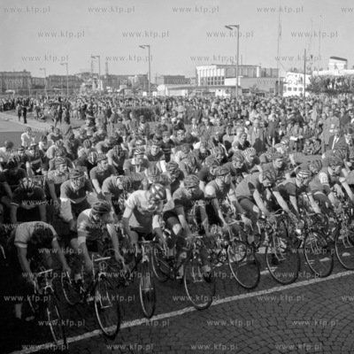 Start zawodów kolarskich w Gdyni. (lata60)
1961
Fot....
