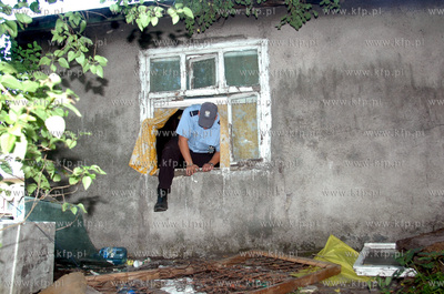 Smietnisko przy opuszczonym domu przy ul. Gen. Orlicz...