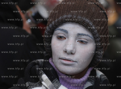 Grupa mlodych Palestynczykow bioraca udzial w programie...