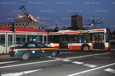 Zderzenie tramwaju numer 2 z autobusem komunikacji...
