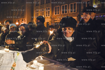 Wigilia na Dlugim Targu w Gdansku, wspolne dzielenie...