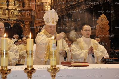 Msza krzyzma w katedrze pelplinskiej,pod przewodnictwem...
