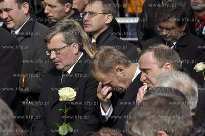 Kolobrzeg. Uroczystosci pogrzebowe posla, Sebastiana...