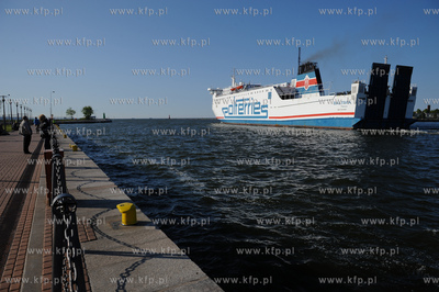 Gdansk Nowy Port. Kanal Motlawy. Prom Polferries Baltivia
03.06.2010
fot....