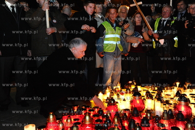 Warszawa. Pol roku po katastrofie w Smolensku pod Palacem...