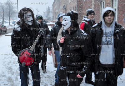 Gdansk. Uczestincy nielgalnej pikiety przeciwko podpisaniu...