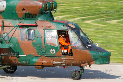 W Gdyni Babich Dolach zalogi smiglowcow W-3 z 25 Brygady...