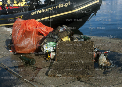 Dzien Eko Nurkowy zorganizowany w Gdyni zgromadzil...