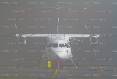 Zamglone lotnisko im. Lecha Walesy w Gdanskiu - Rebiechowie....