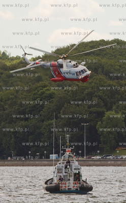 Gdynia ,akwen miedzy wejsciem poludniowym Portu Gdynia...