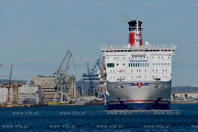 Prom Stena Spirit linii Stena Line wyplywa w rejs do...